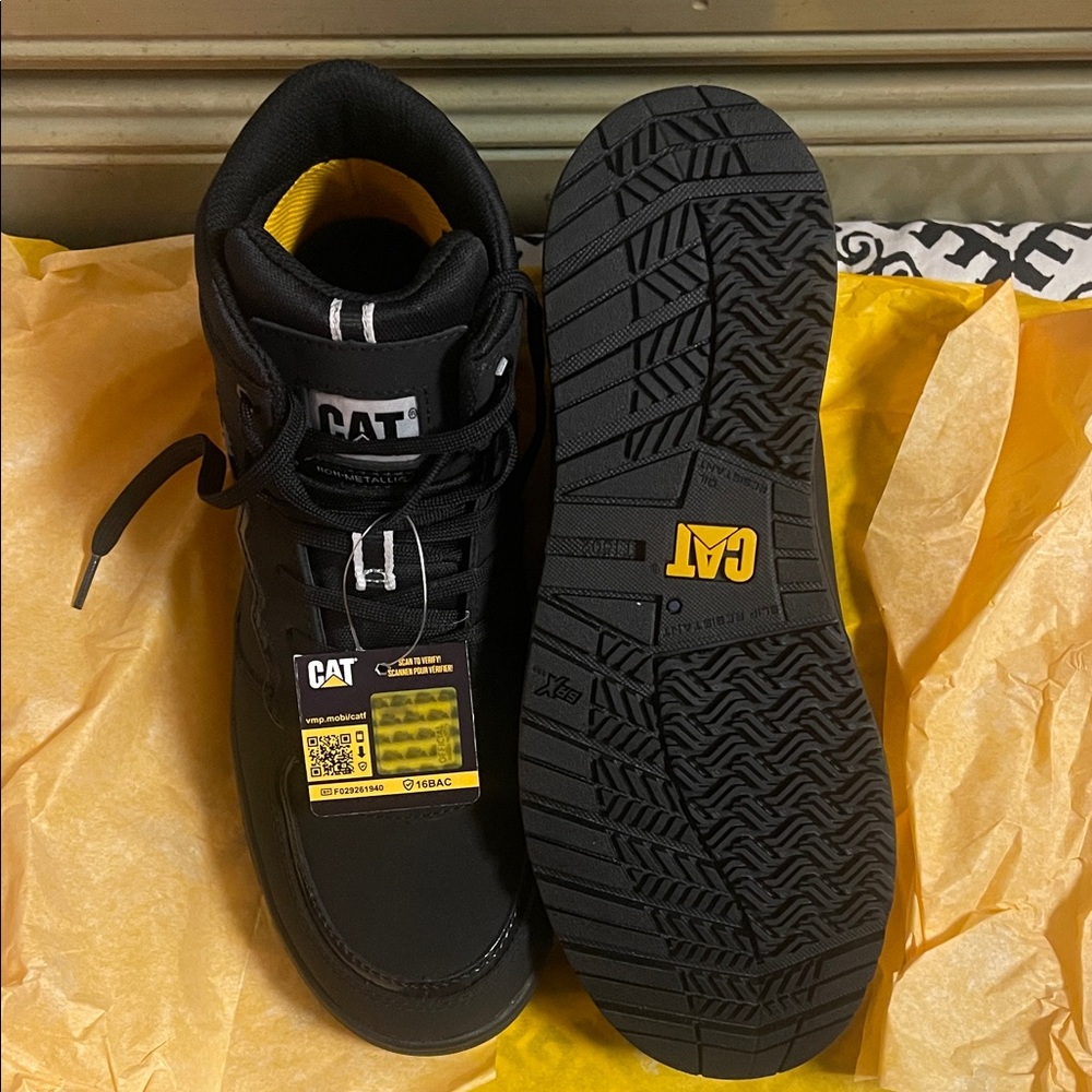 Caterpillar Woman’s Black High-Top Sneakers